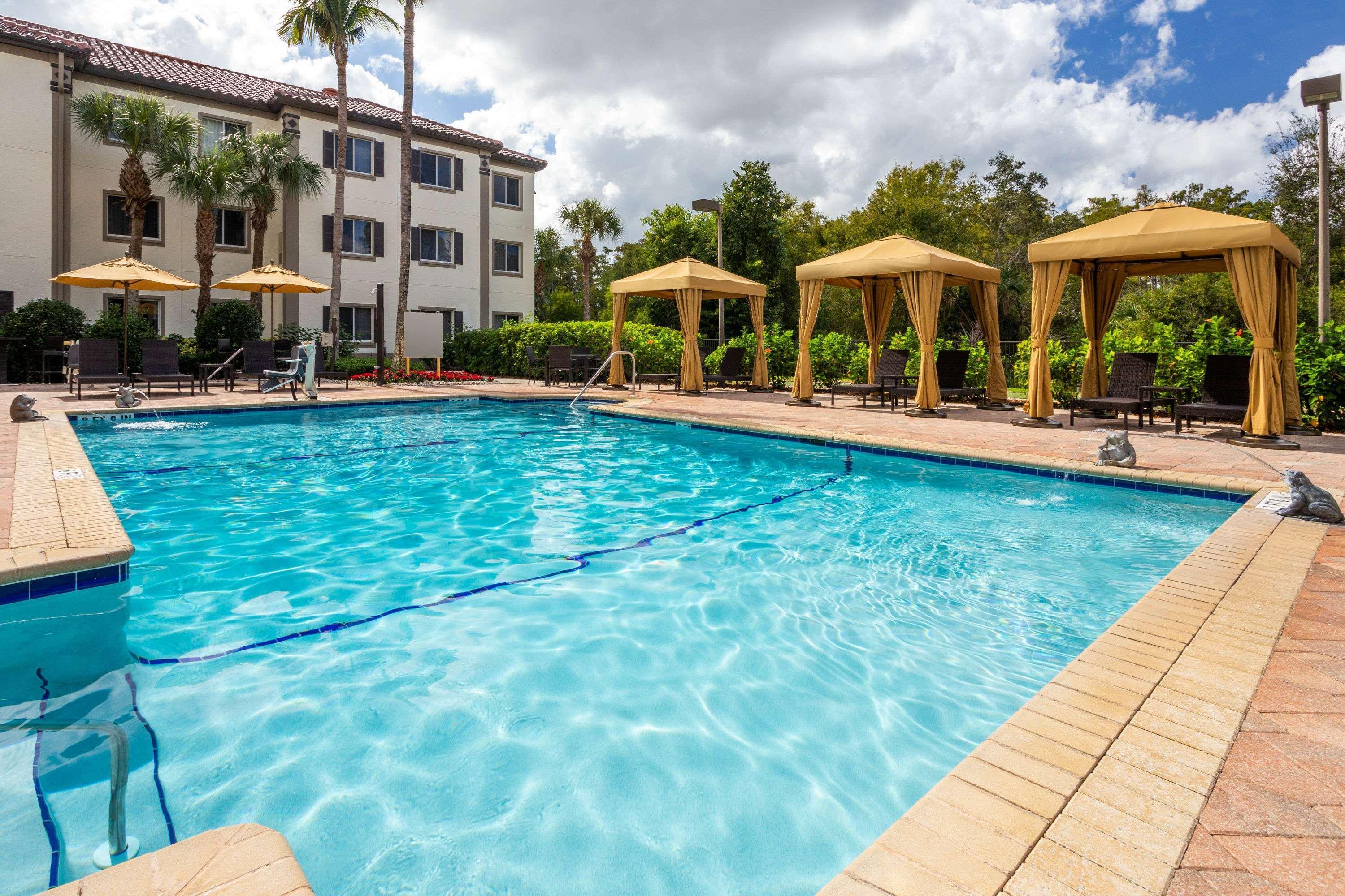 Hawthorn Extended Stay By Wyndham Naples Exterior photo