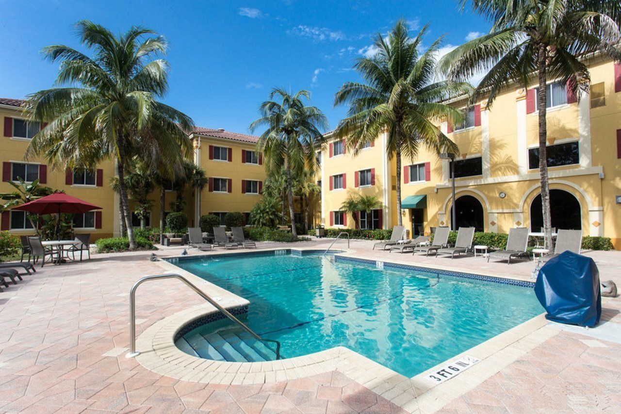 Hawthorn Extended Stay By Wyndham Naples Exterior photo